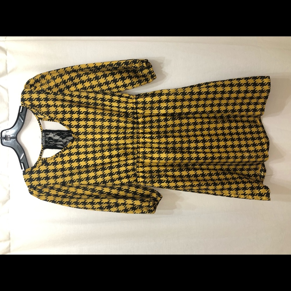 Mustard and black houndstooth dress. Polyester M